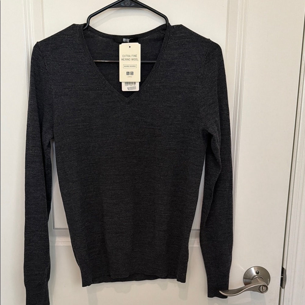 Uniqlo V-Neck merino wool sweater